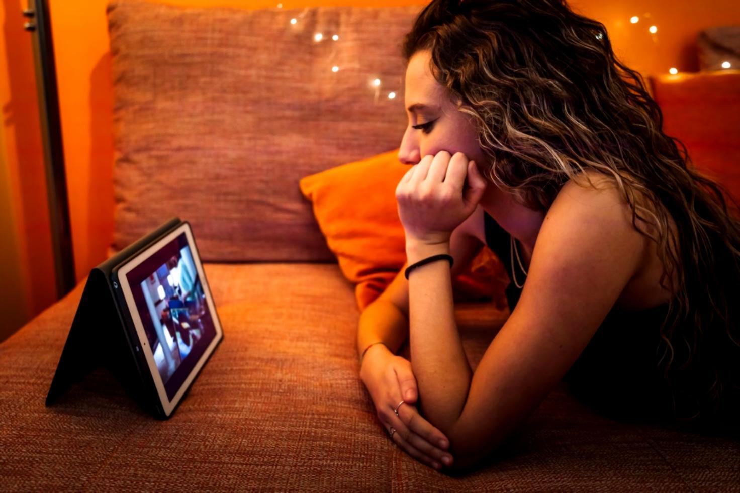 Teilnehmer in konzentrierter Lernatmosphäre während Workshop-Session